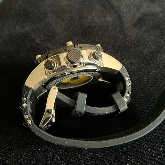 Invicta 19526 Speedway Chronograph silicone band watch - Picture 4 of 5